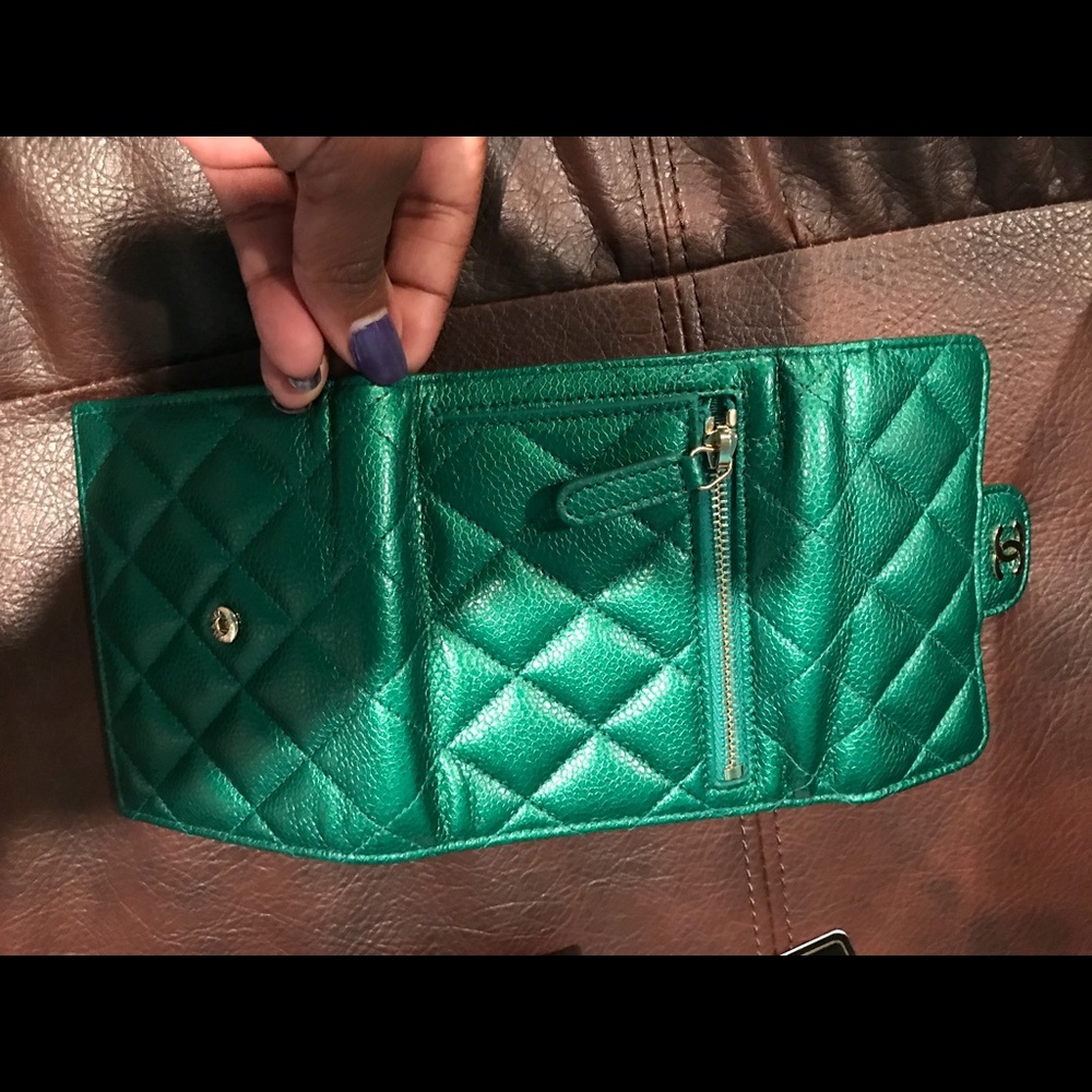 Chanel Emerald Green Wallet - Picture 6 of 7